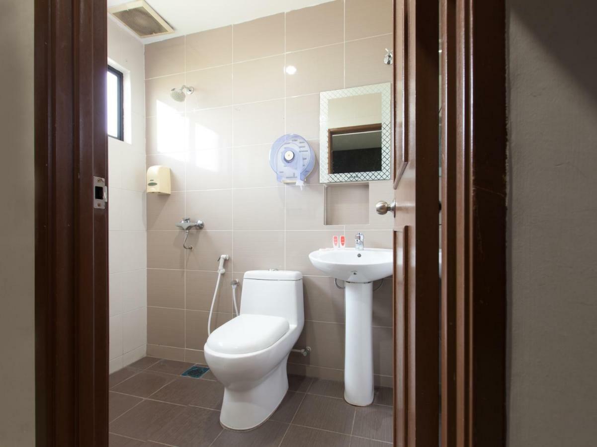 Super Oyo 1163 Hotel Pulai Ипох Экстерьер фото